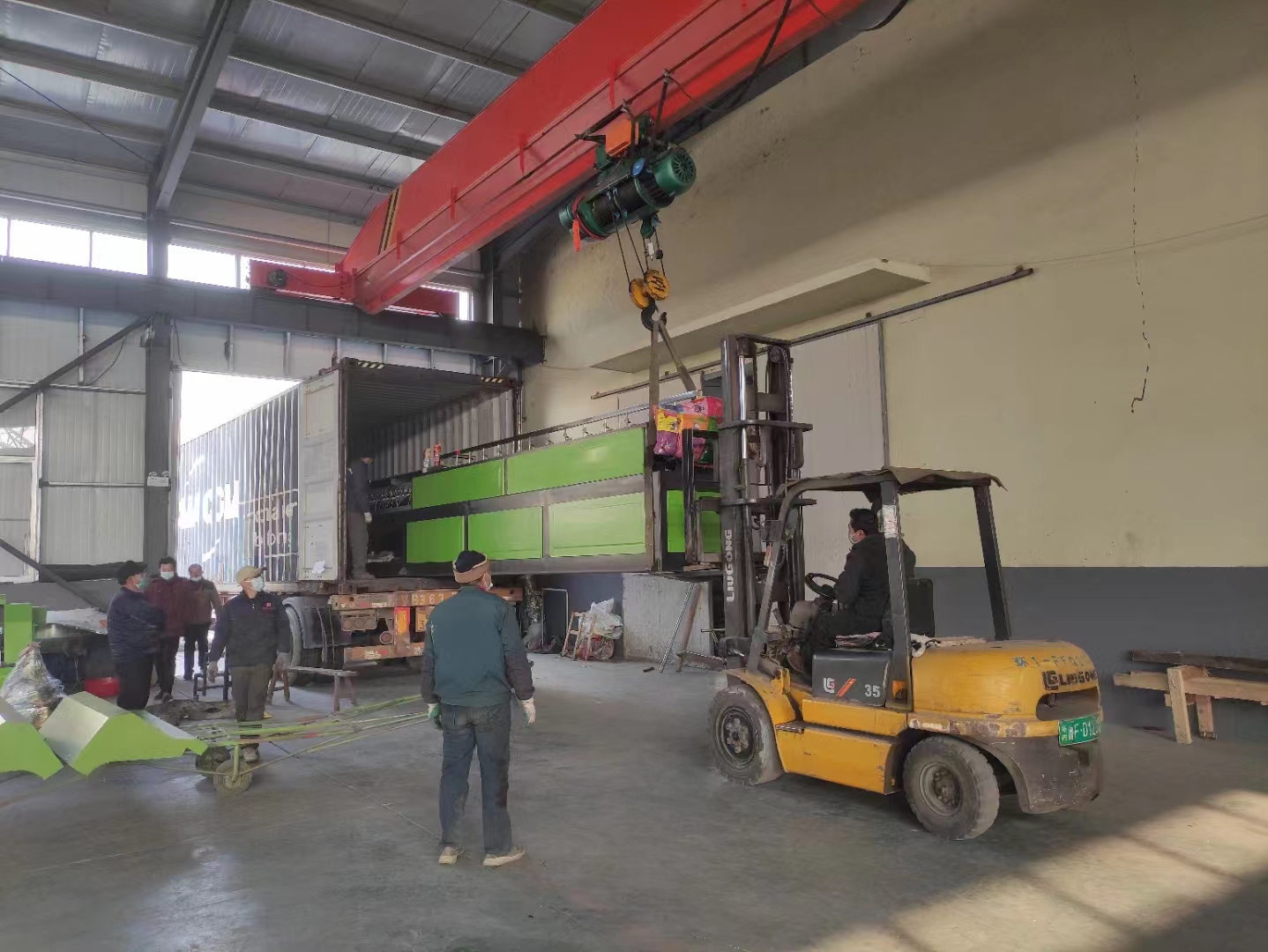 How many containers are needed for a full set of EPE baby mat production line? How many containers are needed for a full set of EPE baby mat production line?